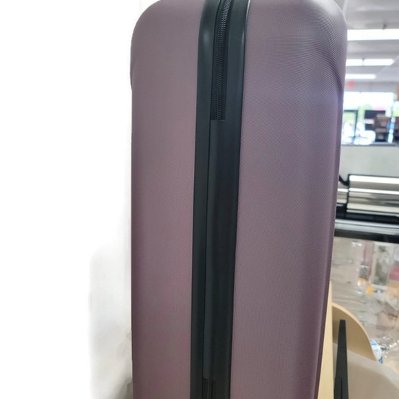 Tag Riverside 20" Carry-on Bag - Picture 6 of 6